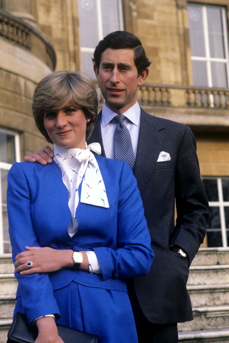BISBALBERTOLIN's tweet photo. Nuevo 💍 #anillo con #ZafiroAzul y #Brillantes, inspirado en la 👑 #PrincesaDiana. En 2010, Guillermo pidió la mano a Kate Middleton con el mismo anillo. “La mejor manera de asegurarme de que mi madre no se pierda el día de mi boda”.
#bisbalbertolin
#joyeria
#joyashistóricas https://t.co/Jq6MkzX3y1