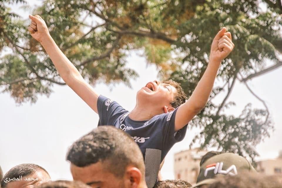 • Bayramlık giyecek yaştaki çocuklara bayram arefesinde kefen, acı giydirdiniz. Yaktığınız ateşlerde kahrolasınız .."
#AksadaBaskınVar