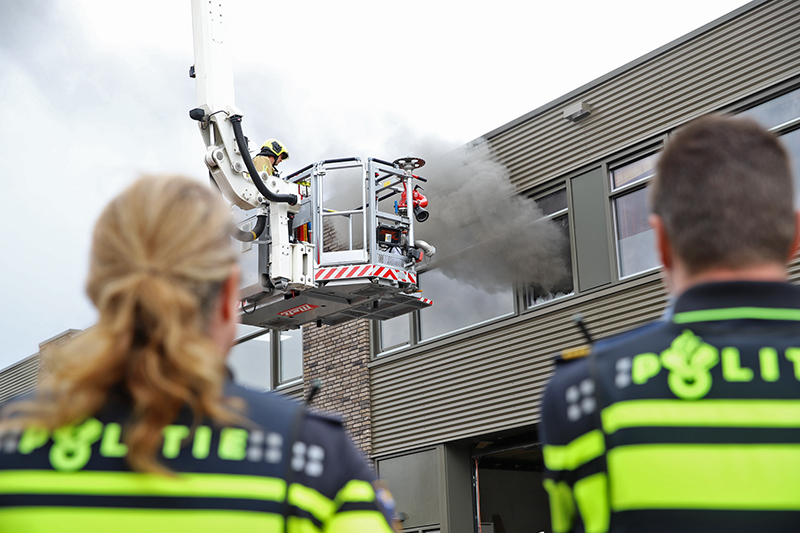 NU ONLINE: Brandweer blust flinke brand in bedrijfspand Ploegerstraat Delfgauw..