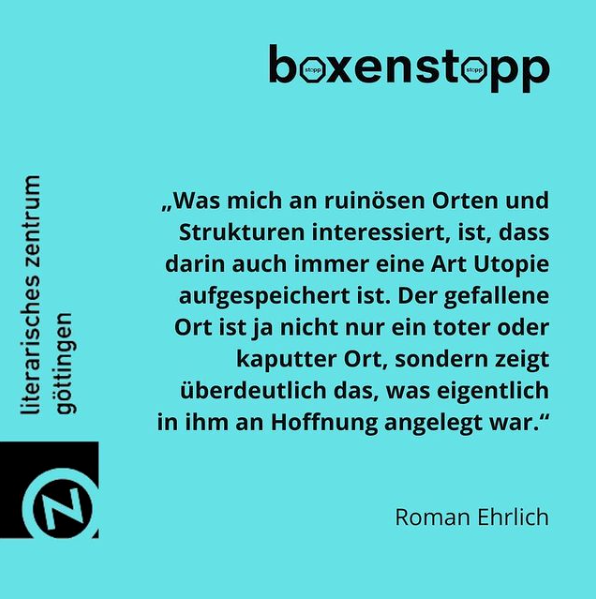 Roman Ehrlich ist Experte fürs literarische Erkunden von Krisen – und somit ein perfekter Gast für die dritte Folge des podcasts #boxenstopp. Mit @AnjaJohannsen erkundet er u.a., warum verloren geglaubte Orte auch eingefrorene #Utopien sein können. linktr.ee/Literarisches_…