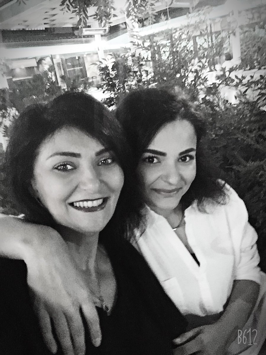 Sen gülümse, dünyam aydınlansın... Nice sağlıklı umut dolu güzel yıllarımız olsun benim güzel annem❤️