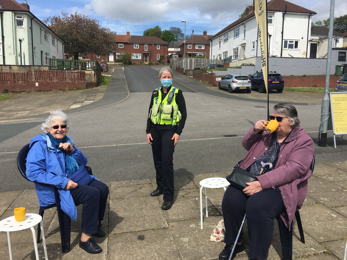 WYP_LeedsNW's tweet photo. Great to be able to drop in at HCAP's  first 'Natter Cafe' event in Horsforth.

These mobile outdoor coffee mornings are a great way of combating social isolation and loneliness. 

#HelloHorsforth
#CommunityPolicing https://t.co/07trLiGabr
