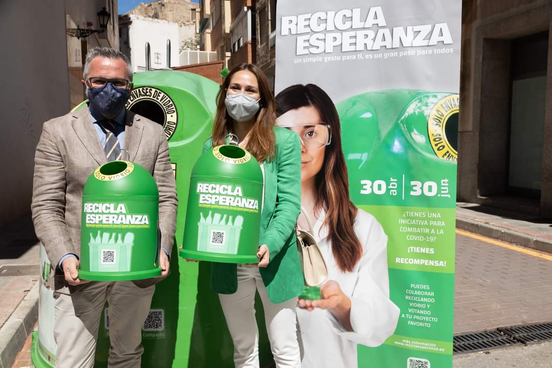 ¡Un simple gesto para ti, es un gran paso para todos! ♻️🥼

ℹ El Ayuntamiento de #Caravaca se suma a la campaña ‘Recicla esperanza’ que fomenta la reutilización del vidrio y da apoyo a iniciativas a favor de la lucha contra la #COVID19: cutt.ly/HbSntTL

#ReciclaEsperanza