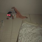 寝相がすごすぎるｗ高々とかかげた足!体が柔らかすぎる赤ちゃん