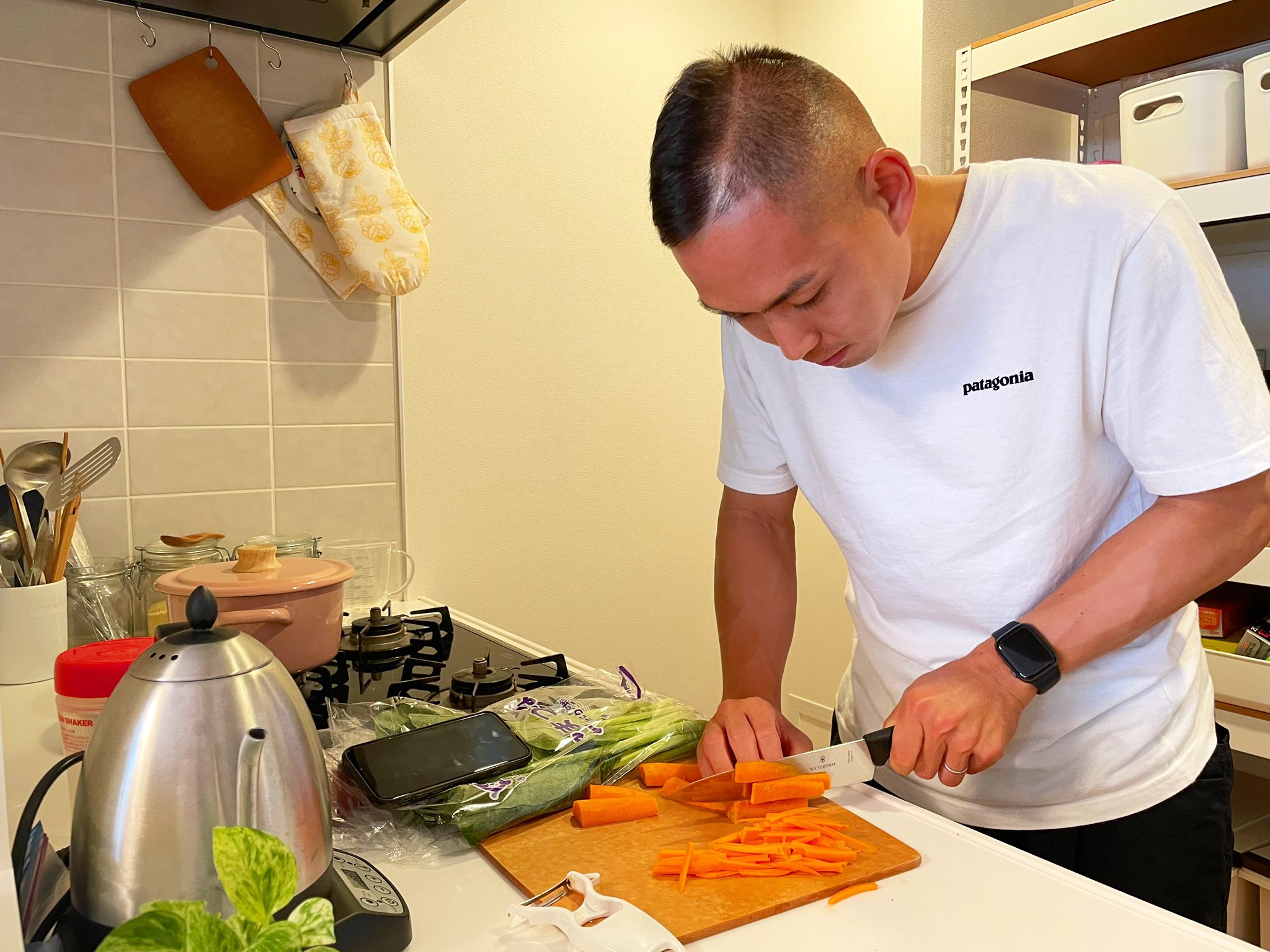 早川真優 スポーツ 栄養 サッカー選手が晩ごはんを作ってみた トレーニングがオフの日に試行錯誤して作ってくれました アスリートには栄養の知識を持ってもらうことはもちろん 食べるまでの過程を知ってもらい自分で実践できる力をつけることも大事