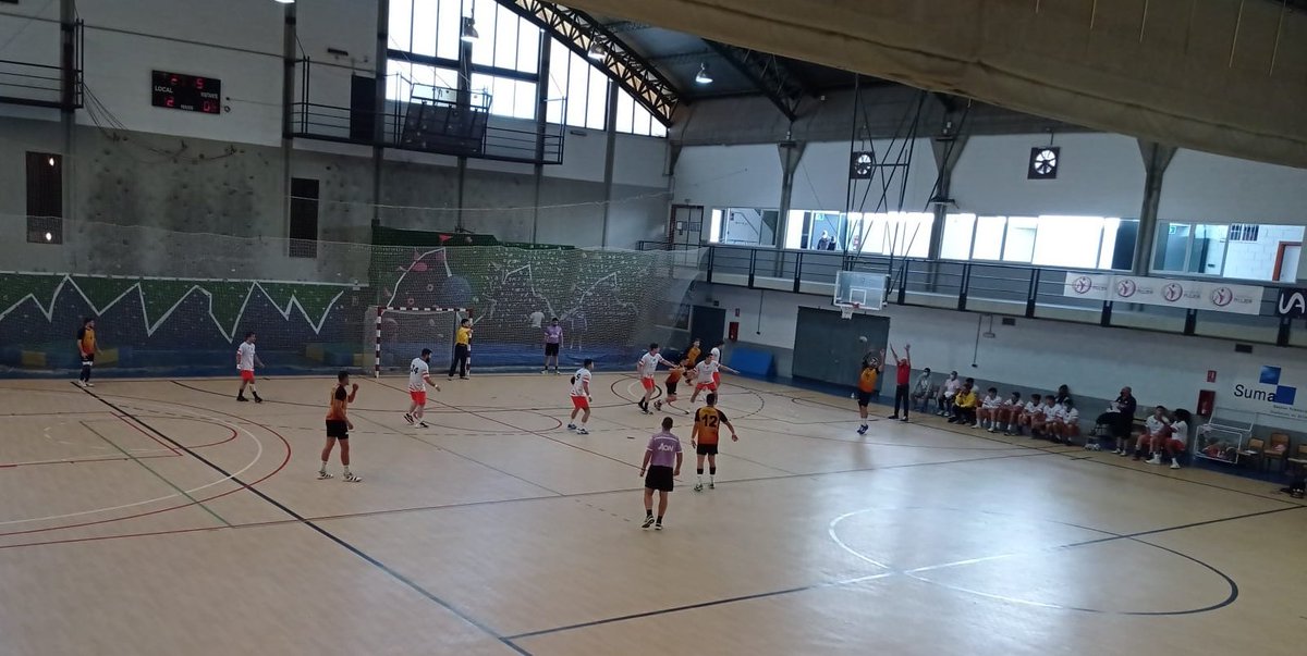 cadusel's tweet photo. Termina el balonmano masculino que no ha podido llegar a la final. Derrota de nuestros por 22 a 1. https://t.co/ATTevEvKZq