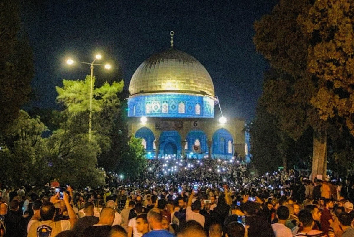 ar_khamenei's tweet image. تحرّكوا باسم الله إلى الأمام واعلموا أنّه {وَلَيَنصُرَنَّ اللَّهُ مَن يَنصُرُهُ} (الحج، 40)