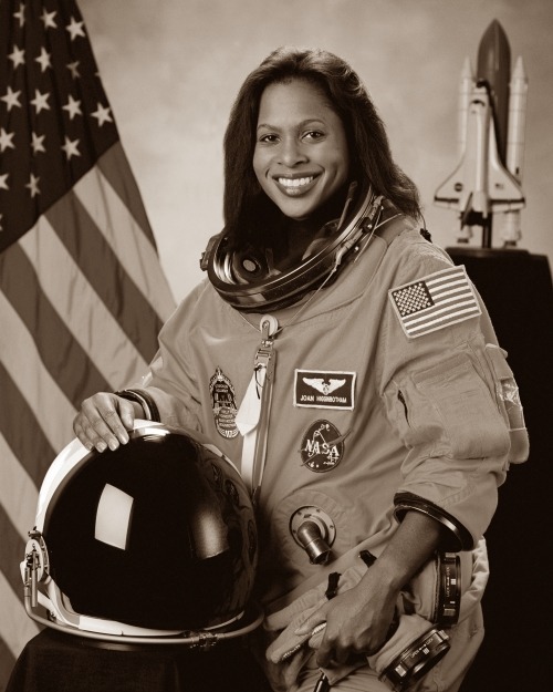 BlakAmericans's tweet image. Sisters in Space | NASA
First African-American Women in Space
#1 Dr. Mae C. Jemison, September 1992
#2 Stephanie D. Wilson, July 2006
#3 Joan Elizabeth Higginbotham, December 2006
