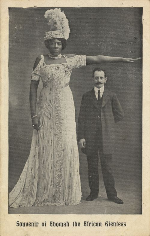 BlakAmericans's tweet image. THE BLACK AMAZON | Early 1900s
Ella Williams who prefers to be call by her showbiz name Mme Abomah was once the world's tallest hot and beautiful lady in the late 1800`s and early 1900`s. She was reputed to be 7ft 6inch giantess.
