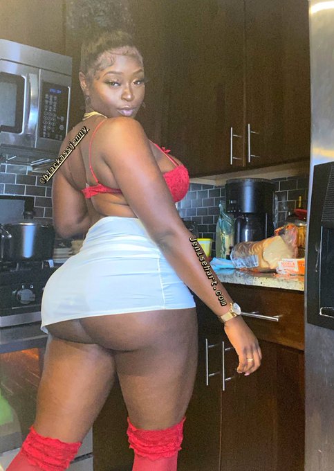 2 pic. I love getting dressed up just to suck dick 😍 https://t.co/fWHUE0bLfC