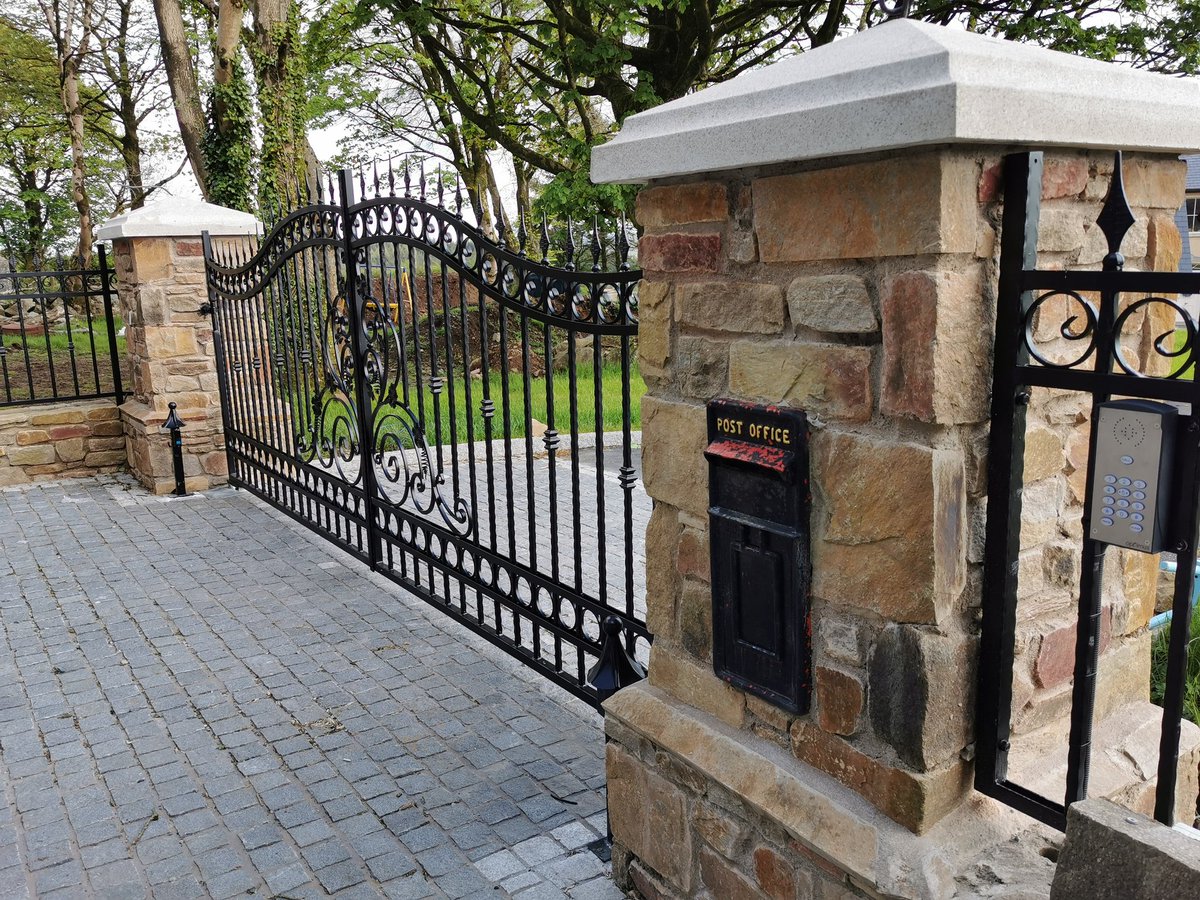 Tyronegate's tweet photo. Recent install using DEA Ghost 100 kit alongside @UkTelguard gsm intercom https://t.co/XsaB9dHg2T