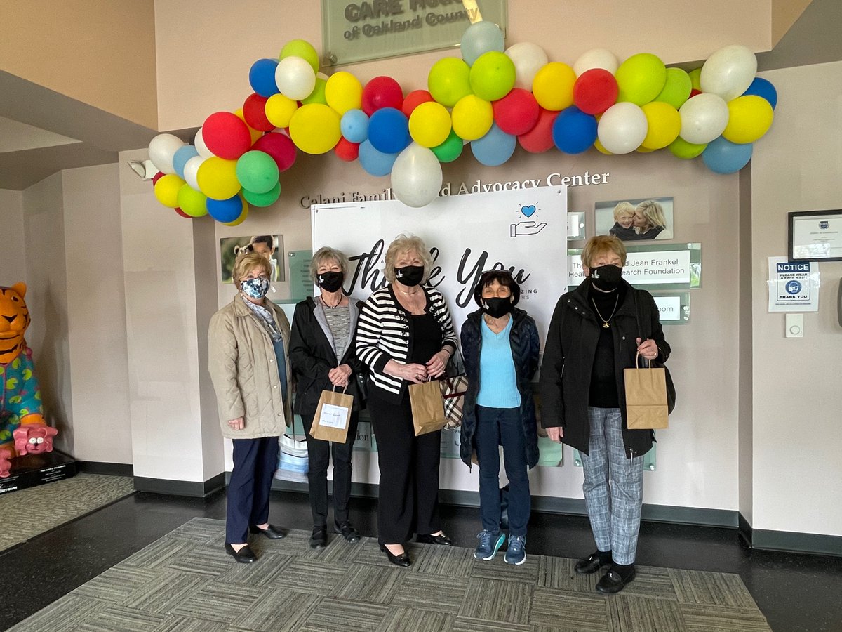 CAREHouseOC's tweet photo. CARE House of Oakland County ❤️'s our volunteers! 
With the help of our partners at @UWMlending &amp; @Applebees, we were able to show our gratitude to all those who have helped support and care for us and our clients during our recent Volunteer Appreciation event! https://t.co/4z7sS4IGVB