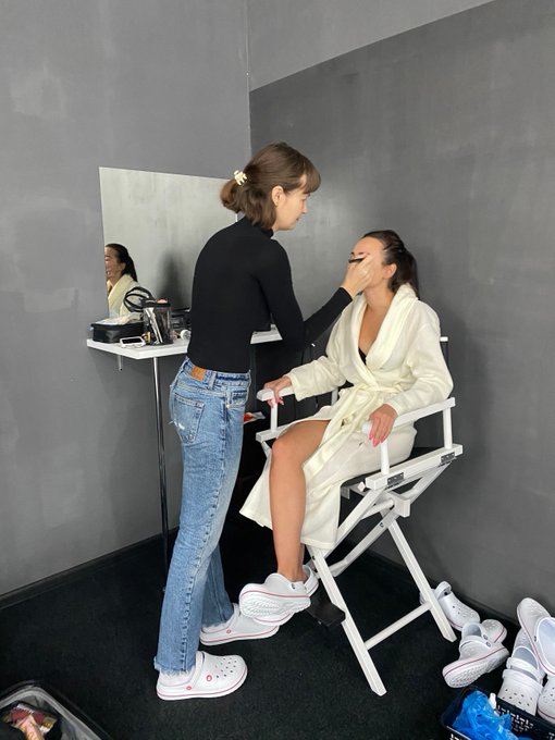 backstage with https://t.co/zom1Y5LISp https://t.co/cRGRvXVnDA https://t.co/DTbZxvaziq