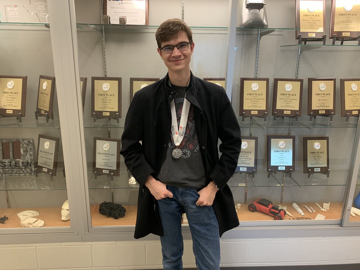 HCTC_Manu_Eng's tweet photo. Colton Warren, John Quezada, and Dominic Costa placed second in Automated Manufacturing Technology at the state SkillsUSA Championship. #emsproud #hctcready https://t.co/nut9LfdghP