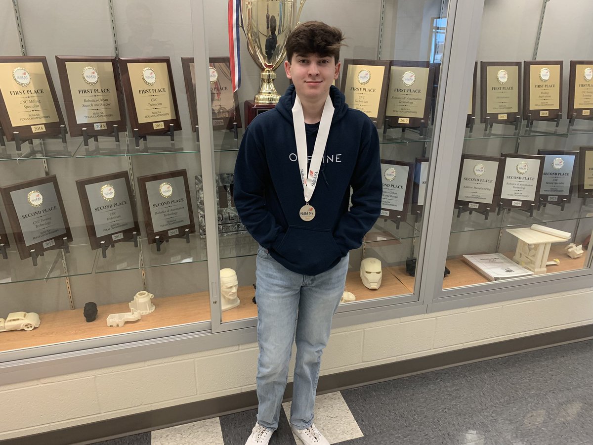 HCTC_Manu_Eng's tweet photo. Colton Warren, John Quezada, and Dominic Costa placed second in Automated Manufacturing Technology at the state SkillsUSA Championship. #emsproud #hctcready https://t.co/nut9LfdghP