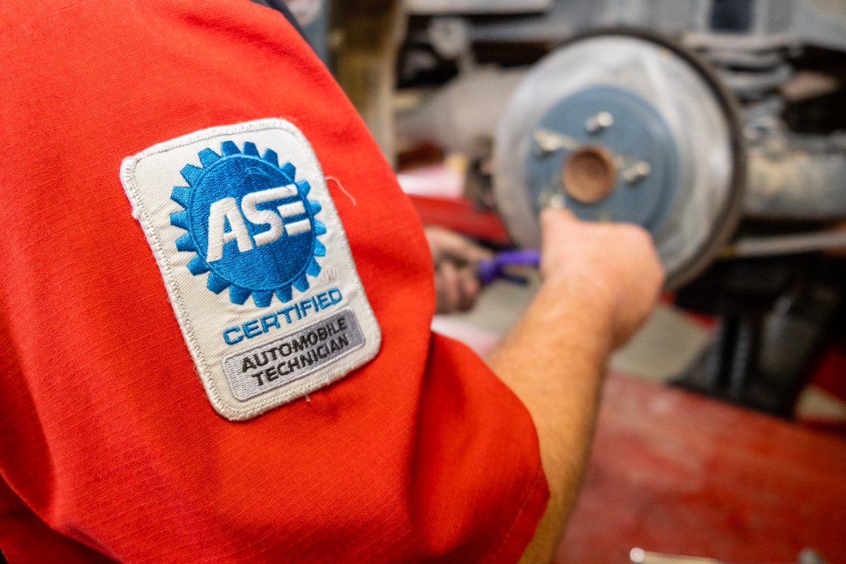 FastLaneAutoCC's tweet image. No matter the work you may need or want, our ASE-certified techs are ready for anything that comes our way. #FastLaneAutoService #FastLane #AutoService #AutoRepair #OilChange #Mechanics