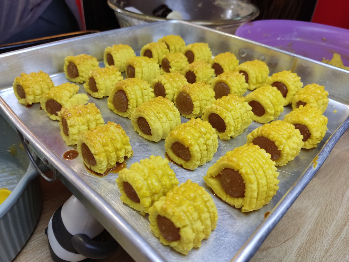 LapauTV's tweet photo. Tat Nenas Kuih Istimewa Aidilfitri 4K HDR https://t.co/XOEfZvyl6a via @YouTube #tatnenas #resepi #fyp #chenom #resepitatnenas #tatgulung #resepiraya #aidilfitri #shrmzb #Rayapkp https://t.co/6X8RhY6Gex