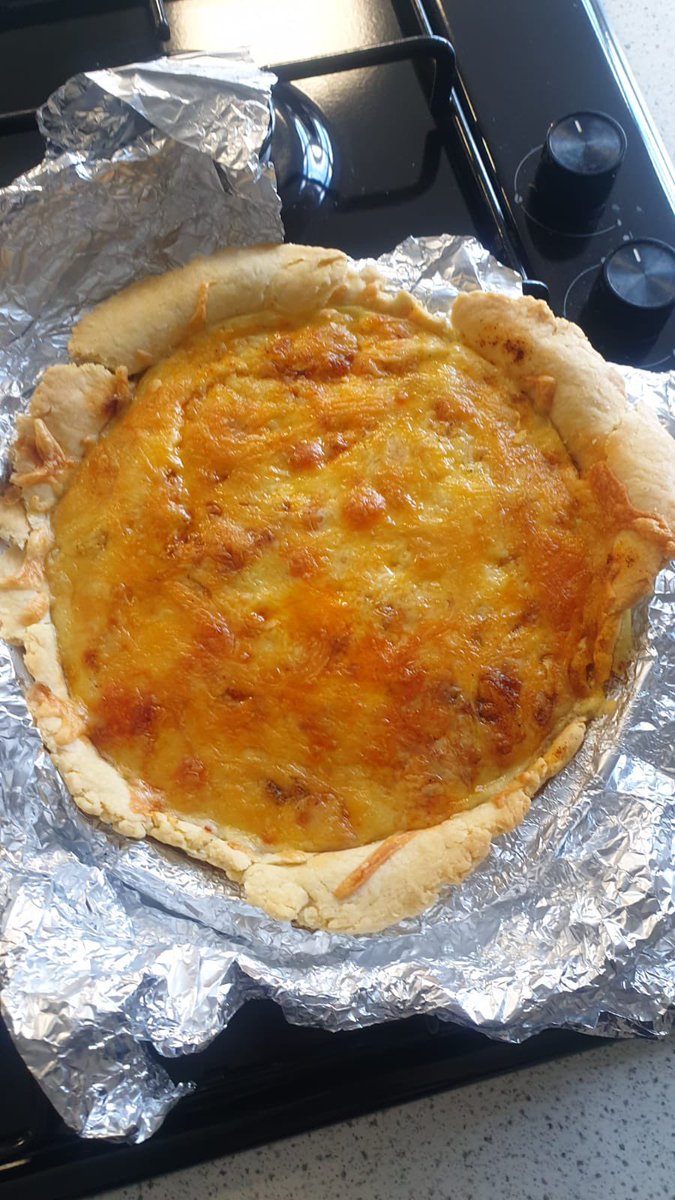 PACAFullhurst's tweet photo. Our ks3 food tech students have been busy making quiches and pizza! Yummy!! #foodtech #nom #homemade #pizza #quiche https://t.co/qLLQvzQ834