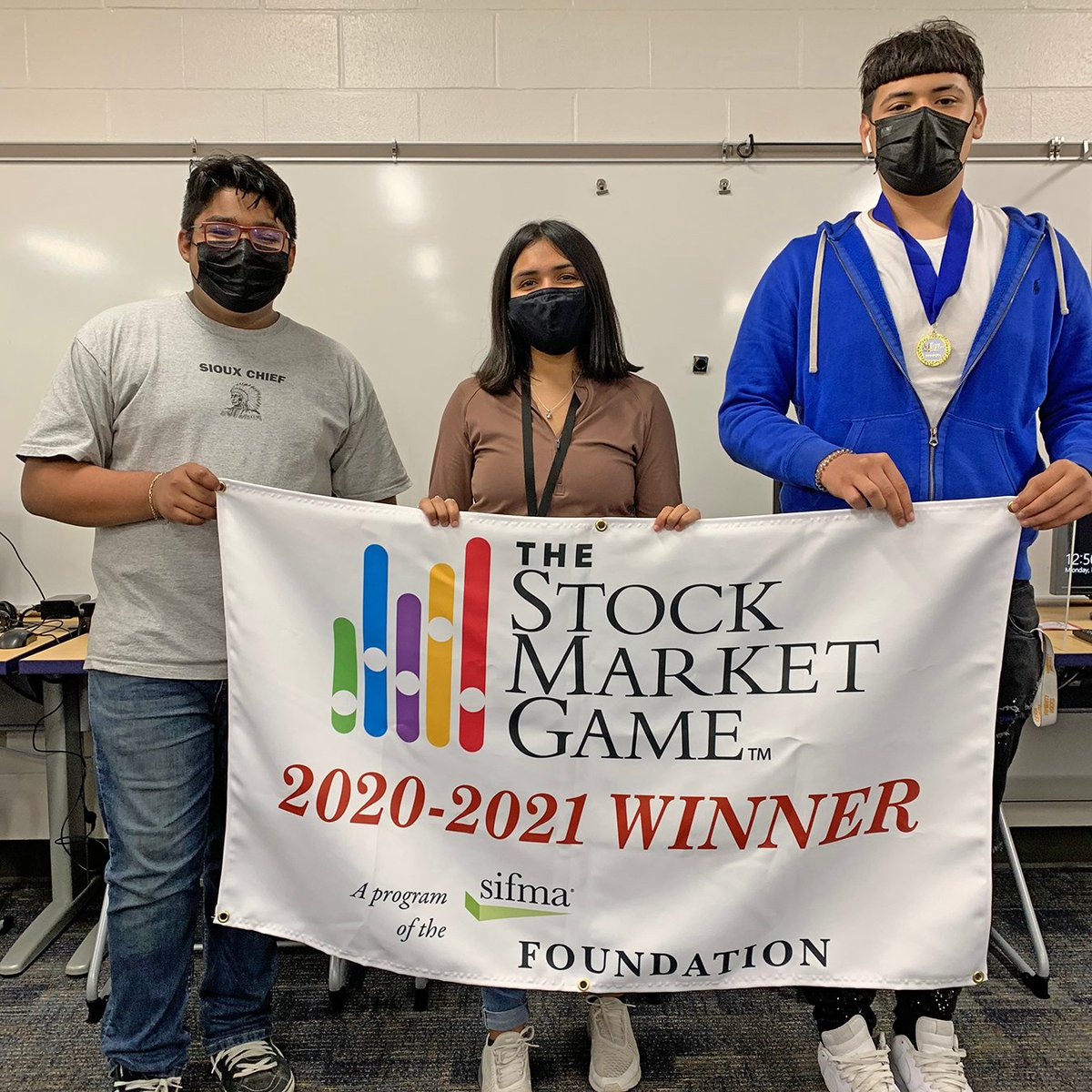 Congratulations to <a href="/ThorntonCFISD/">Thornton MS</a> on winning first place in the state middle school division of The Stock Market Game! #CFISDspirit 🎉 cfisd.net/en/news-media/…