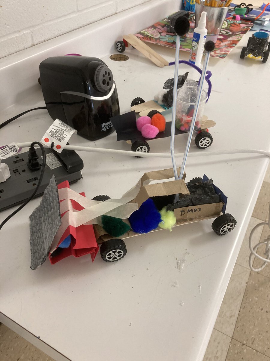 BMattCHS's tweet photo. Some of our egg car designs https://t.co/IWsyaJlP9e