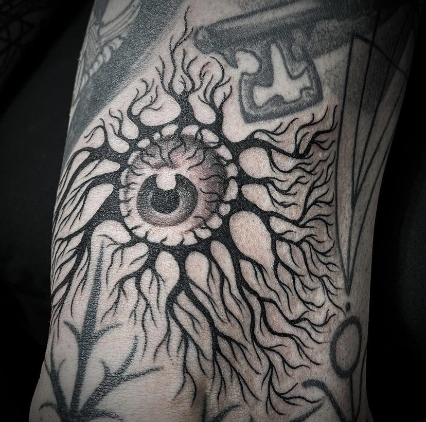 Gapfiller by @rafeldelalande contact the shop direct with any enquiries and bookings #sevendoorstattoo #tattoodo #londontattoo #gapfiller #eyeball #onlythedarkest #shoreditch