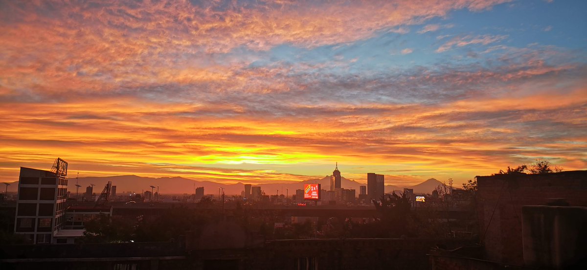 piopichon's tweet photo. Por muy bien o mal te vaya, nunca olvides #Tacubaya #CDMX https://t.co/AYhmPzmXV9