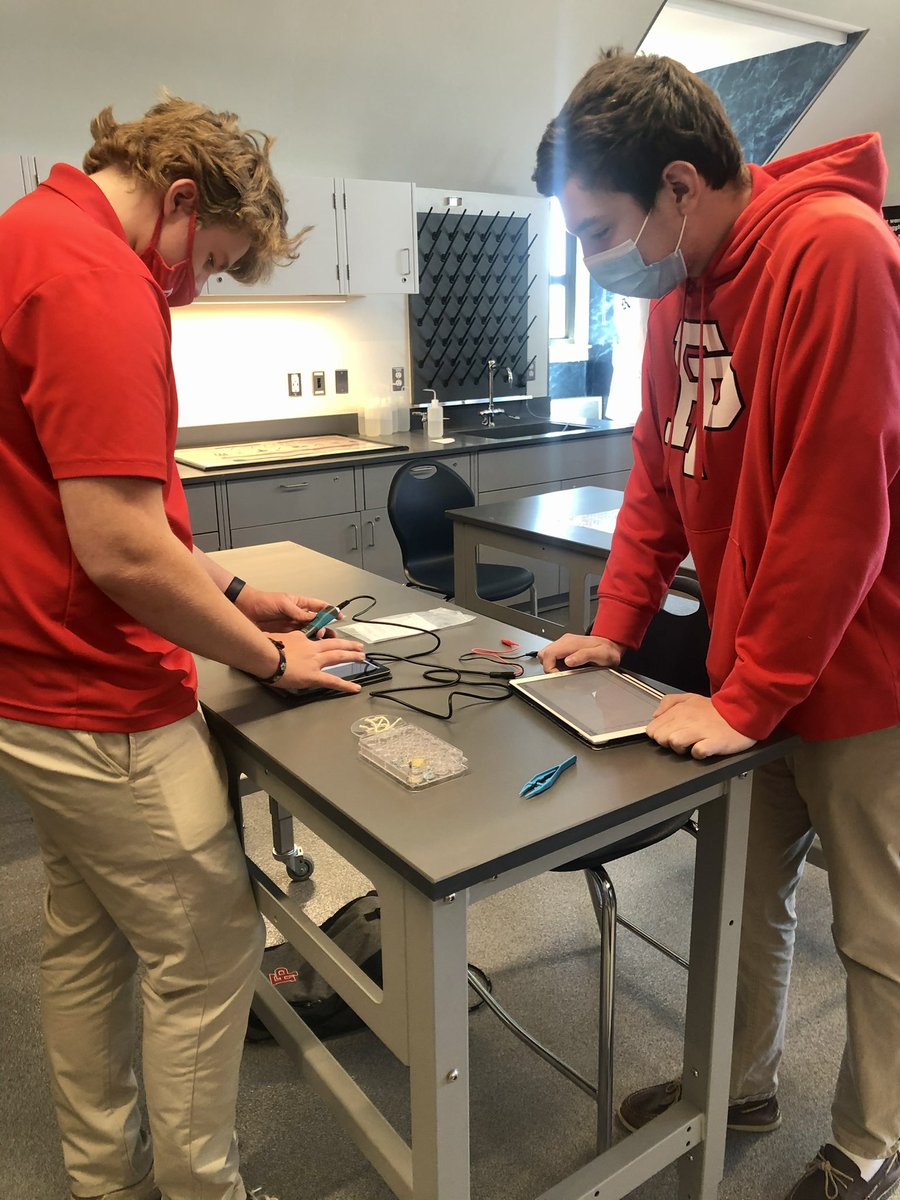 fairfieldprep's tweet image. AP Chemistry had a shocking experience today‼️Students built their own batteries (Galvanic/voltaic cells) and calculated the voltage produced to finish up their chapter on Electrochemistry! #PrepSTEM #PREPfortheFuture #PREPforDiscovery #ForTheLoveOfPrep