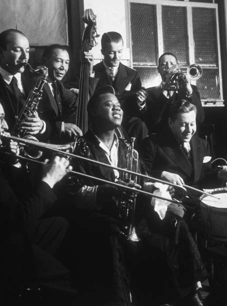 JazzSketches's tweet photo. Louis Armstrong and his orchestra, Paramount Theater, NYC, 1937
📸 Charles Peterson
#Jazz #JazzSketches #TommyDorsey #LouisArmstrong #GeorgeWettling #BudFreeman #PopsFoster #EddieCondon #RedAllen https://t.co/IYPxgKNlhn