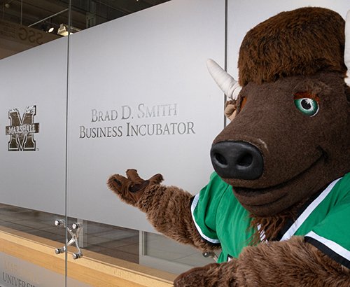 AndyMalinoski's tweet image. Brad D. Smith Business Incubator named HubSpot for Startups partner - @MU_Incubator @Marshallu @HubSpot @IntuitBrad- #StartUpState - #Entrepreneursip in #YesWV bit.ly/2Q8B6Cx