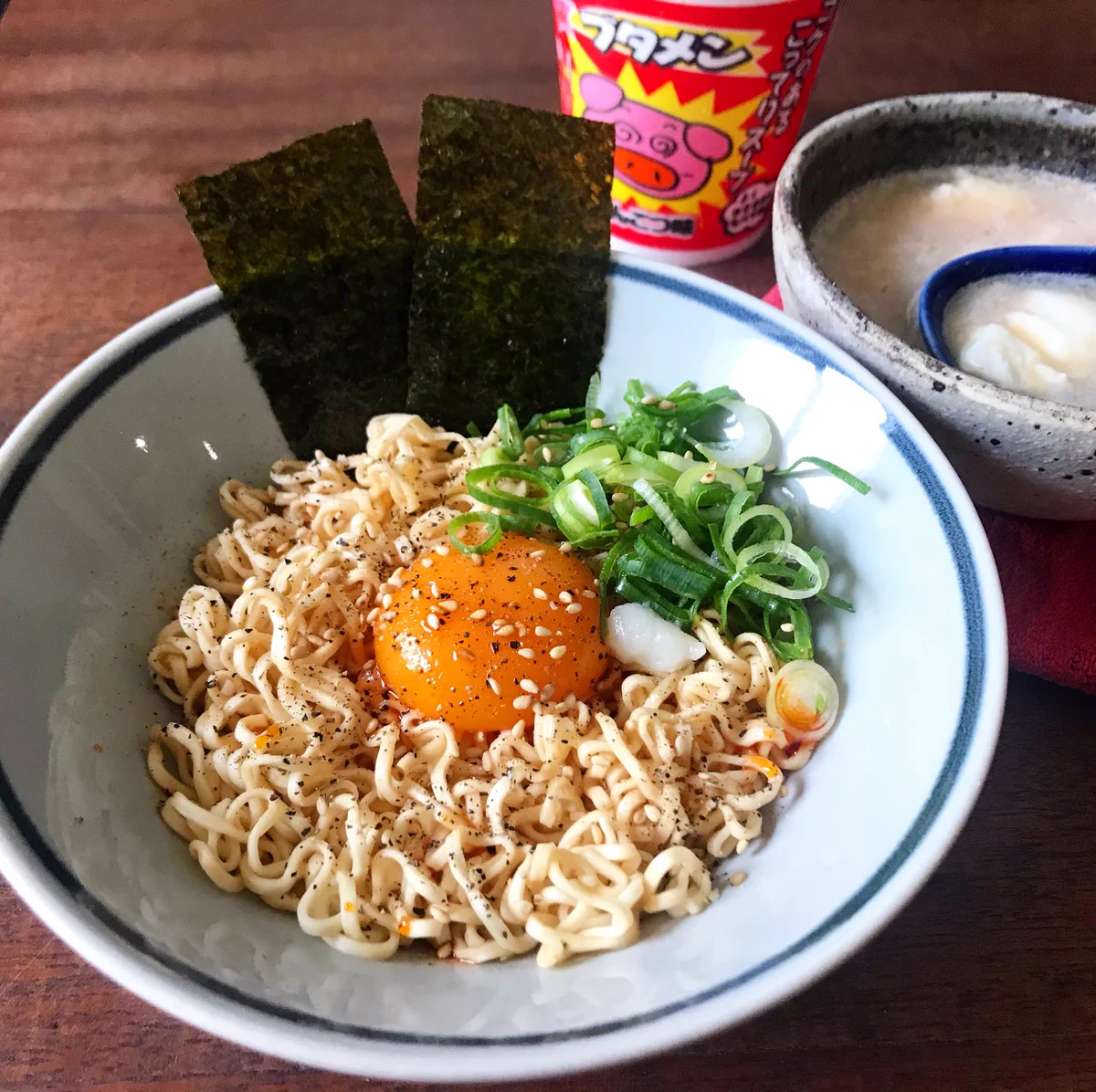 ブタメンに一手間加えると美味しい料理に！ブタメンのアレンジレシピ！