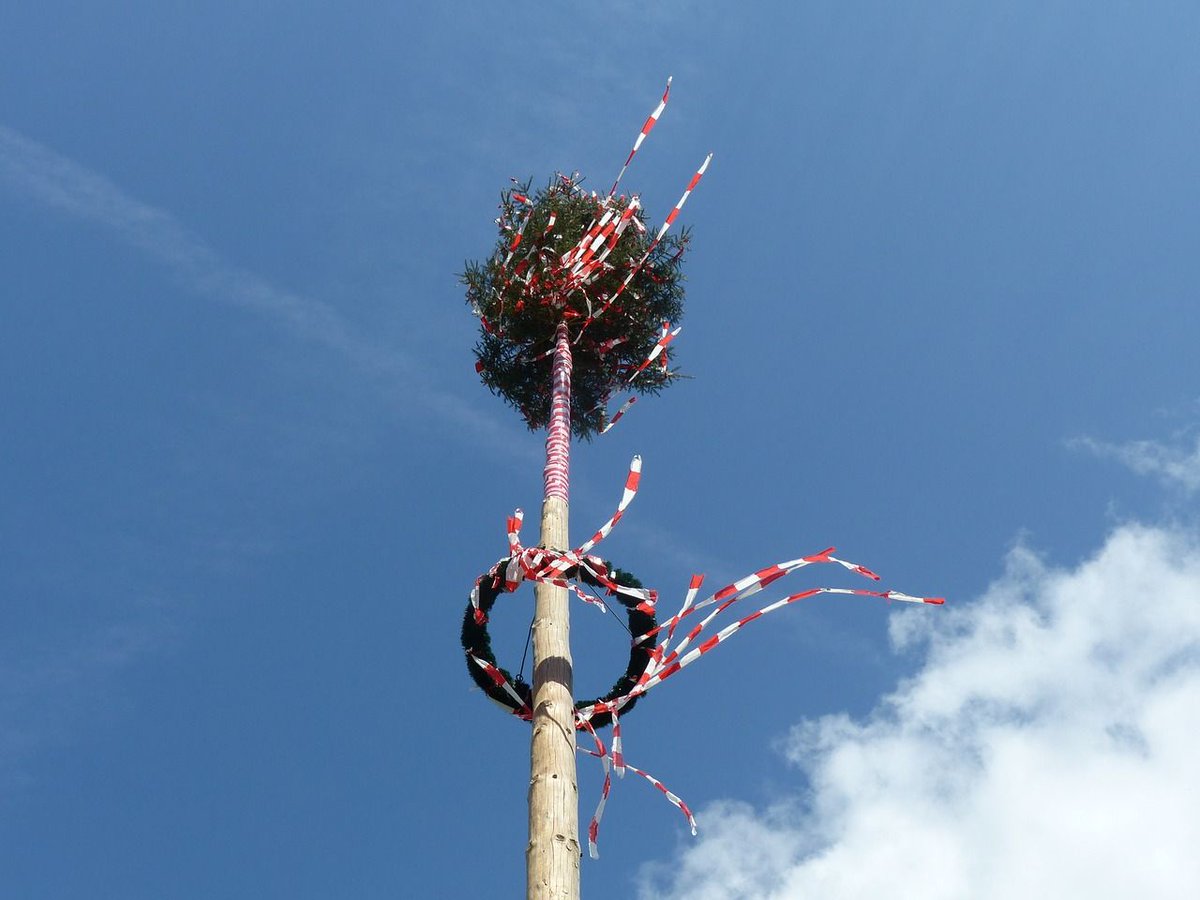 BaxendaleCare's tweet photo. Today our residents are getting to discuss the traditions and history surrounding the Maypole. We do love our varied conversations and always learn something new
#teamBaxendale #activelycaring https://t.co/YG8bM98Zxa