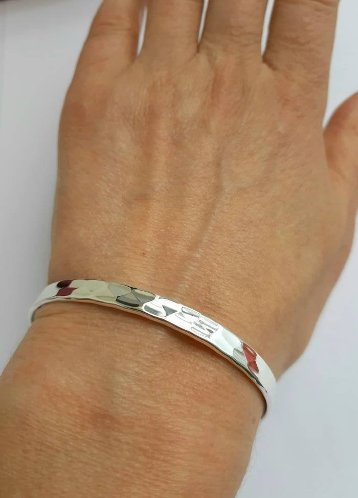 chestnutcrochet's tweet image. Sharing for Ifigeneia Margariti on Etsy

Really love this, from the Etsy shop PlanetEarthHandmade. etsy.me/3bAOO8T #etsy #adjustablebangle #banglebracelet #unisexbangle #cuffbracelet #wideopenband #silverwideband #widebandbracelet #openbandbracelet