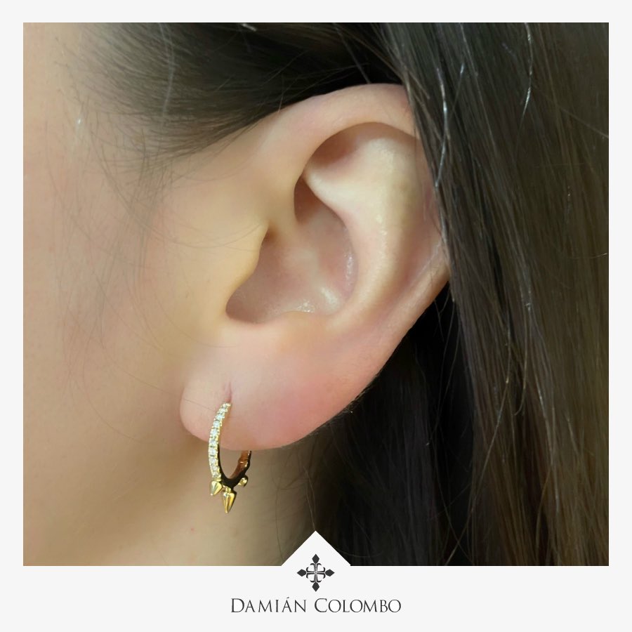 damiancolombo's tweet photo. Llegó la temporada de los piercings! Originales joyas con diamantes 💎 para aquellas que disfrutan lo diferente. Usarías uno de ellos?
✨Piercing en oro amarillo 18k con 10 diamantes talla brillante (0.06 ct). Altura: 17.38 mm.
•
•
👉 Más info link en https://t.co/FUu0GCs95l https://t.co/2psgzz3w4o