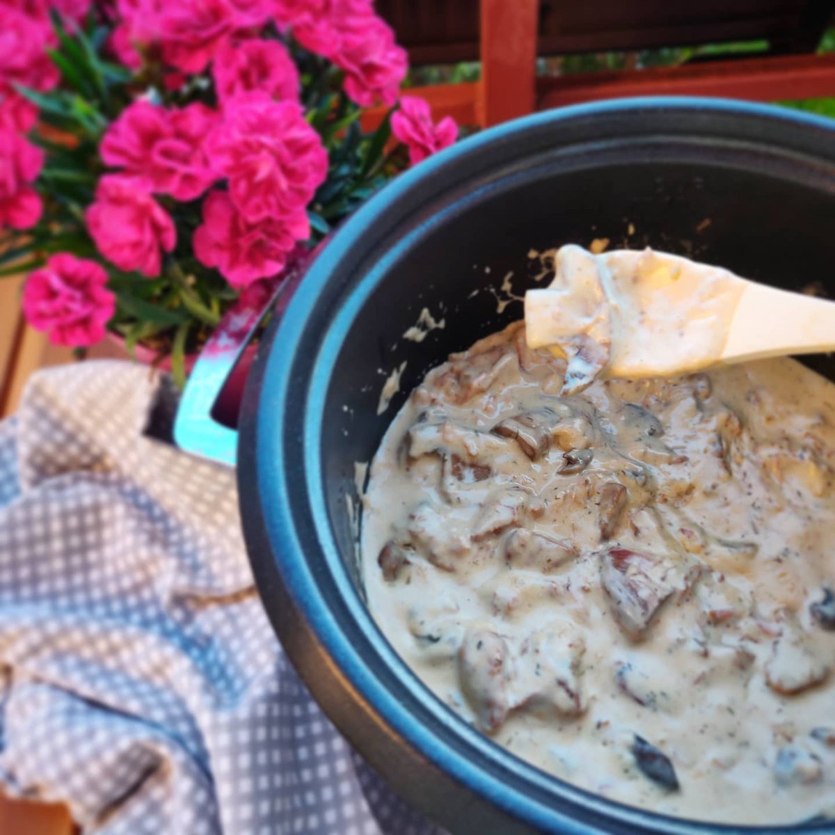 ForkGoneWild's tweet photo. Straight from the pot - Slow cooked pork stew

Recipe on the blog (link in bio)

#slowcookerrecipes #stew #porkstew #slowcooker #slowcooked #porkchops #mushrooms #healthydiet #creamysauce #pork #stewrecipe #eastmeal #easyrecipes https://t.co/BVzzmD0nnj