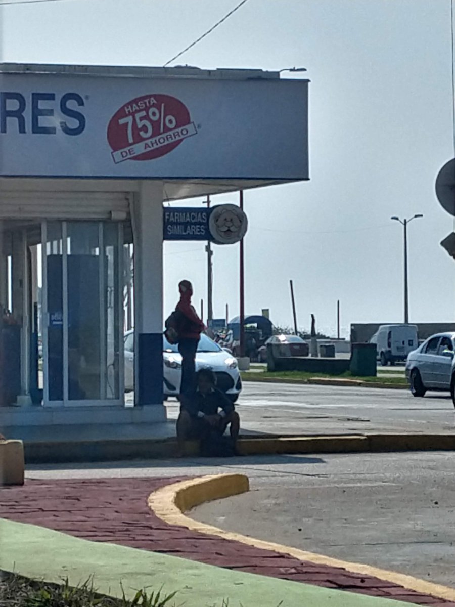 delatorreyair's tweet photo. Esta tan jodida la cosa en coatzacoalcos que hasta Spider-man anda con su mochila en ruta buscando chamba https://t.co/jgMhRElQeh