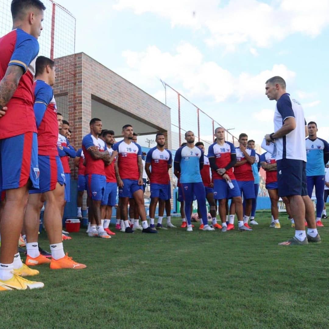 leaomal1918's tweet photo. Vamos apoair nosso treinador que veio de longe para dá  Glória ao nosso Leão Mal🇨🇵  | #leaomal🇫🇷 #fortalezaEC #fortalezaesporteclube https://t.co/jOq8trAqDT