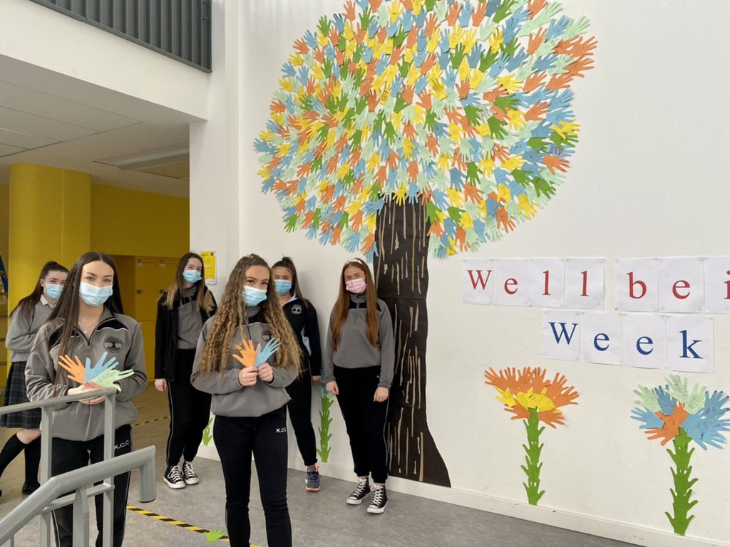 OideMaeve's tweet photo. #wellbeingWeek today saw us making a gratitude tree full of paper hands. Each student was invited to write three things they are grateful for today #gratitude #Wellbeing #edchatie @ddletb @Kingswoodcc16 https://t.co/3pJtBZ5r4m