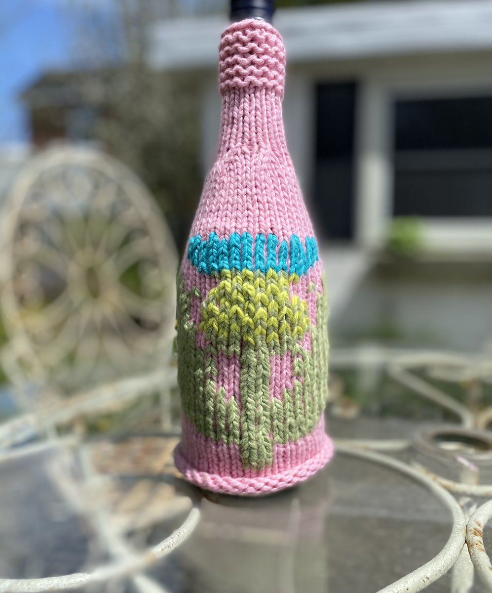 Ze Tuesday Newsletter is out, and this week’s subject is natural wine. 
10 years after <a href="/alicefeiring/">alicefeiring</a> published her seminal text on the topic, #nakedwine , the subject is still divisive. 
You can read and/or subscribe at madmakeparty.substack.com 

#naturalwine #vinsmethodenature