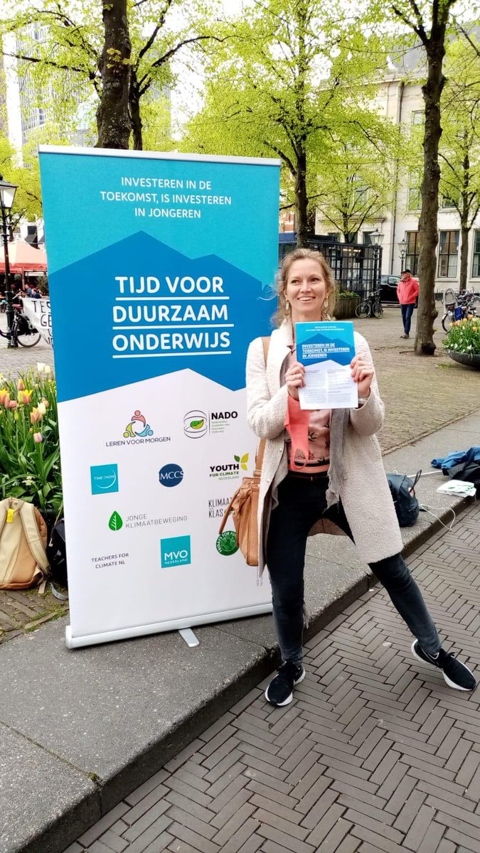 Onderwijsmanifest aangeboden! En nu aan de slag met integrale duurzaamheidseducatie en borging ervan. #duurzaamonderwijs #circuleren #klimaatindeklas