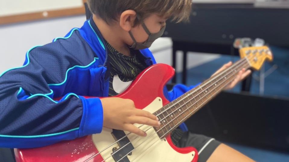 EAR_Eagles's tweet photo. "For the things we have to learn before we can do them, we learn by doing them." (Aristotle) - Let's play!
🎸🎼🦅
#EAR4ever #TogetherEverywhere #americanschoolofrecife #learning #integrity #community #americanschool #musicstudent #playguitar #studentlife #afterschoolprogram https://t.co/ud6NvMn6xh