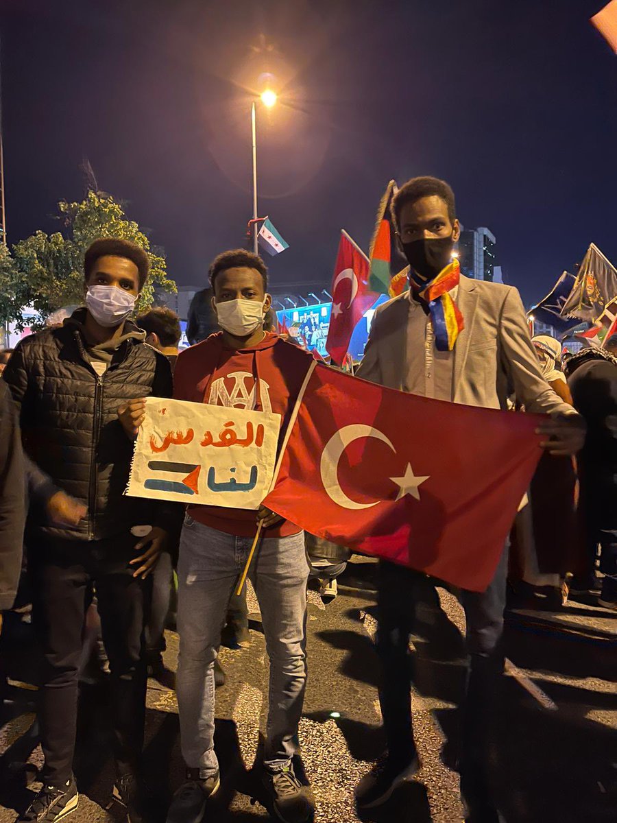 aa57_aahmet's tweet photo. Eğer zulmün karşısında tarafsız kalıyorsanız! Zalimin tarafını seçmişsiniz demektir. السكوت عن الحق نصرة للظالم https://t.co/XIl2BV65EF
