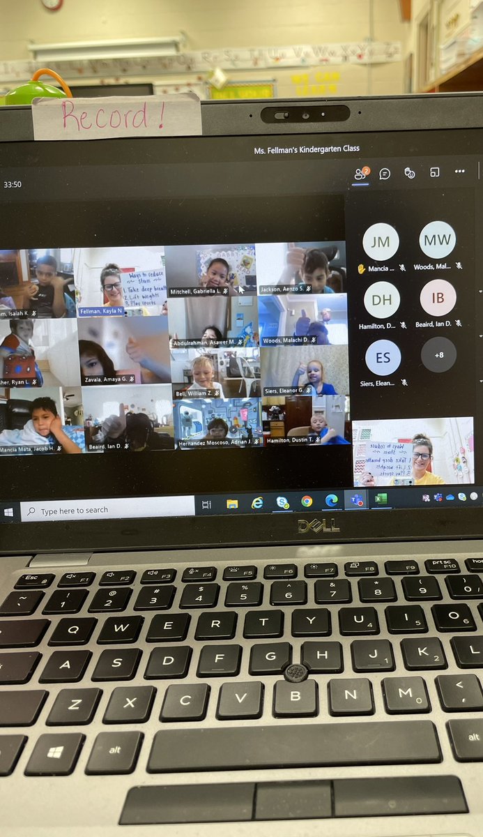 kaylaslavens5's tweet photo. Kicking off Tune-in to you Tuesday by listening to ways @Michaelraymusic reduces stress. Then we came up with our own list!
1. Take deep breaths
2. Lift weights
3. Play sports
@MNPS_kidshealth #mnpswellnessweek @christenpointer @DES_Bulldogs https://t.co/oUHV1SsfKC