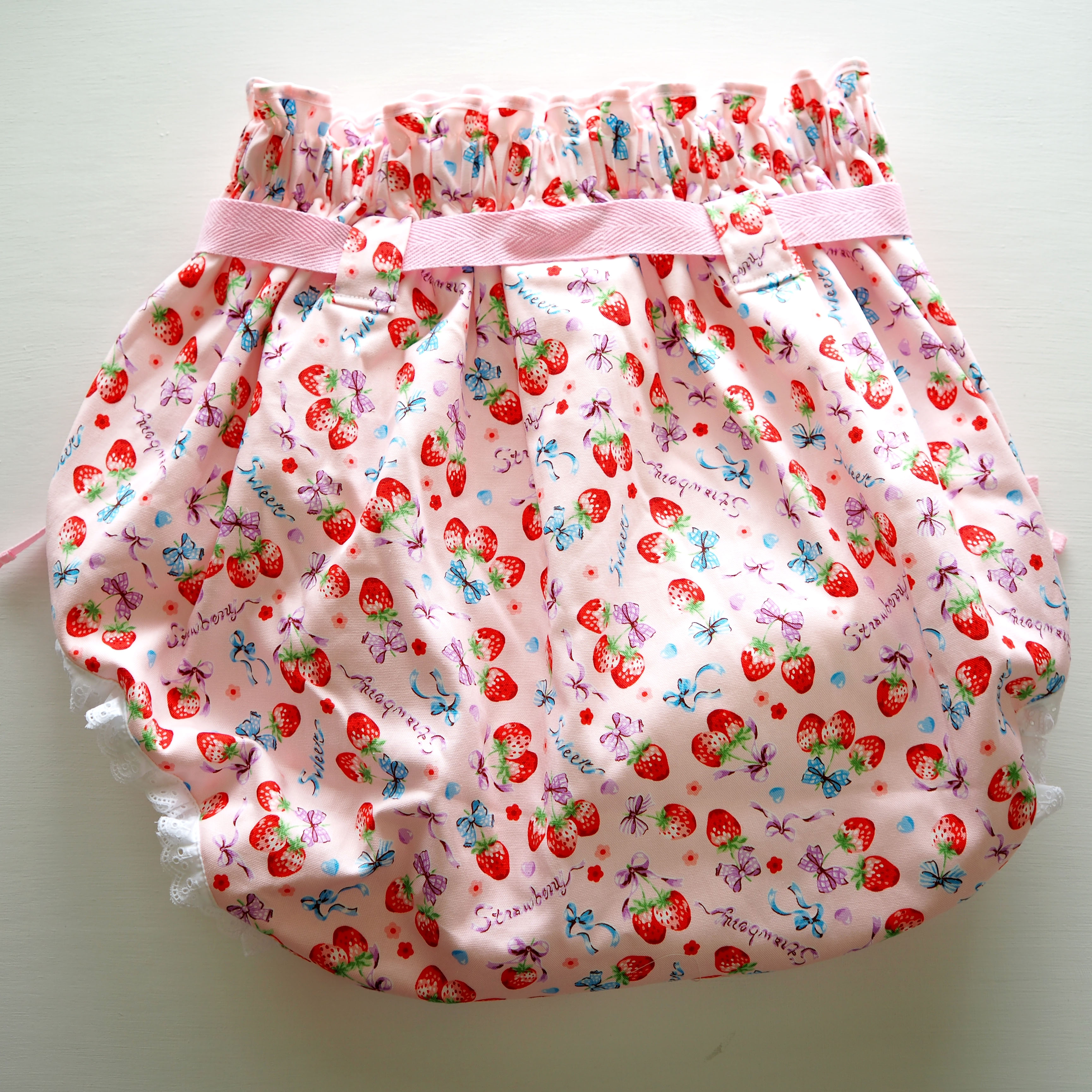 超人気高品質 新品 大人用おむつカバー Babies いちご レース ストライプ 黄色 腰ひも レース フィラインベイビーズ Feline Ll オムツカバー Labelians Fr