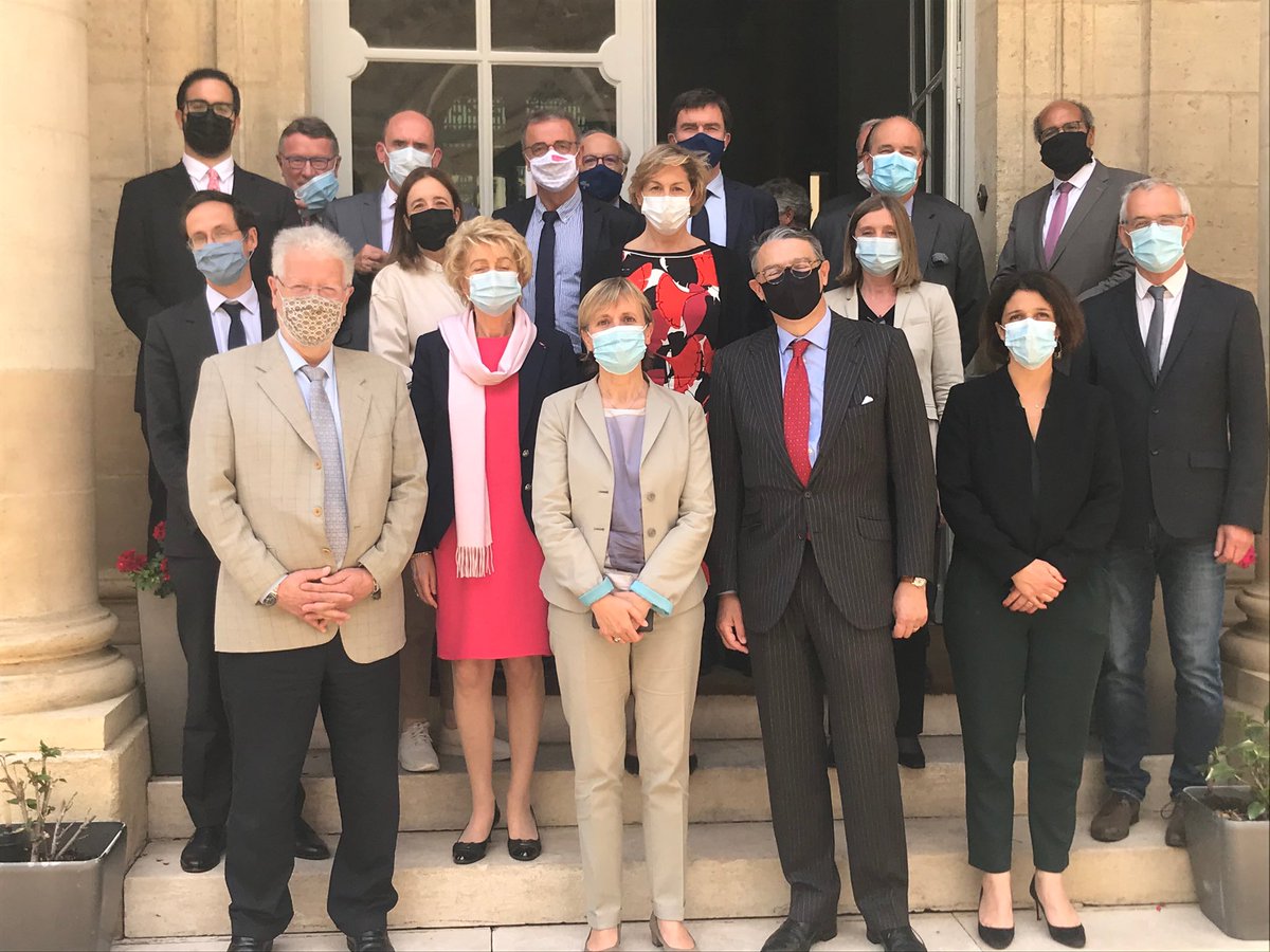 Nathalie Delattre (@n_delattre) on Twitter photo 🍷🌍 A l'initiative de <a href="/PrefAquitaine33/">Préfet Nouvelle-Aquitaine et Gironde</a>, rencontre avec <a href="/PauRocaVINO/">Pau Roca</a>, DG de <a href="/OIV_int/">OIV</a>, pour travailler à l'implantation du Secrétariat général de l'organisation à Bordeaux, et pérenniser le siège de l'OIV en #France! Un signal fort pour la #filière et l'ensemble du monde du #vin! 🍷🌍 A l'initiative de <a href="/PrefAquitaine33/">Préfet Nouvelle-Aquitaine et Gironde</a>, rencontre avec <a href="/PauRocaVINO/">Pau Roca</a>, DG de <a href="/OIV_int/">OIV</a>, pour travailler à l'implantation du Secrétariat général de l'organisation à Bordeaux, et pérenniser le siège de l'OIV en #France! Un signal fort pour la #filière et l'ensemble du monde du #vin!