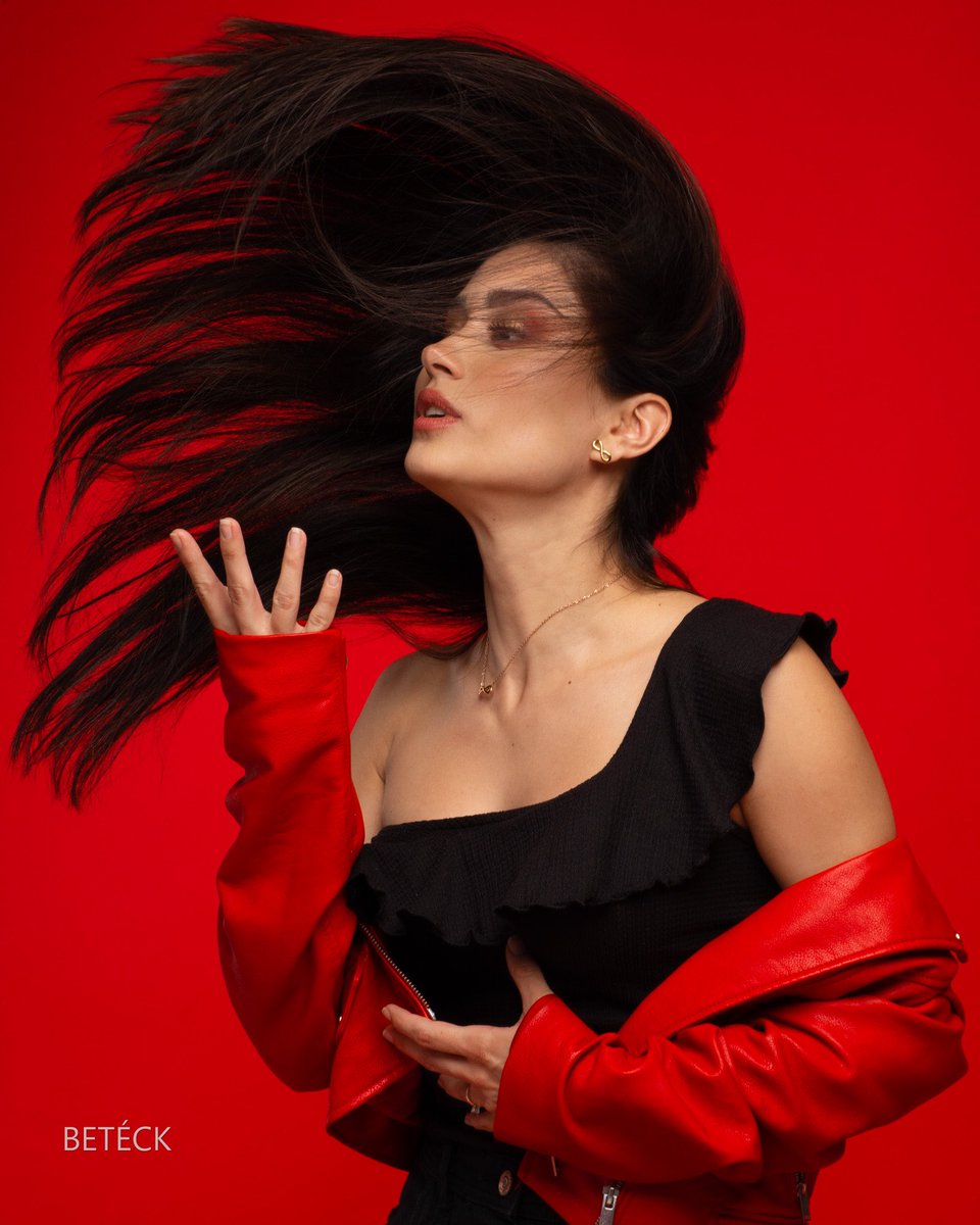 lopeznaile's tweet photo. 🌹Mantén tu esencia y cuídala siempre.
.
.
.
.
.
Mi foto @beteck_foto en el workshop de @alexm_mx y @johanannafate 👏🏻👏🏻💋 salieron fotos muy buenas.
#nailelopez #actriz #model #naturalbeauty #redandblack #workshop #viento #pelopelo https://t.co/AmZ2gmIC7w