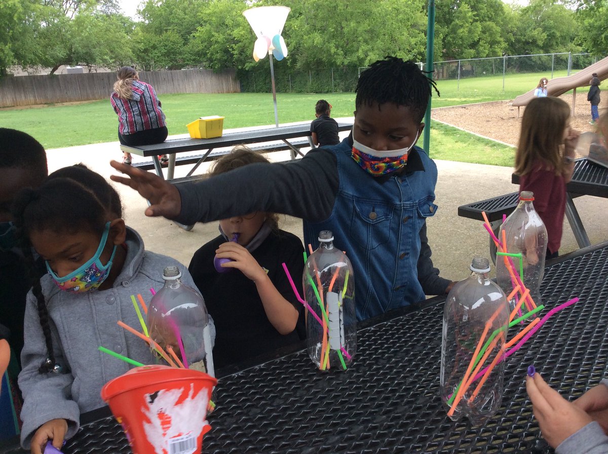 MHSArlington's tweet photo. Students in a Second Grade made fountains to show air pressure and its effects on water #merryhillproud https://t.co/a1mRgTpWfZ