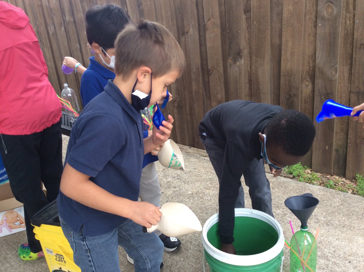 MHSArlington's tweet photo. Students in a Second Grade made fountains to show air pressure and its effects on water #merryhillproud https://t.co/a1mRgTpWfZ