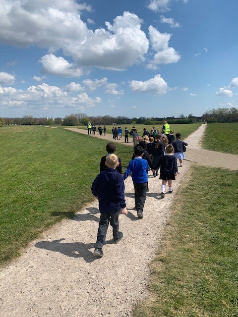 WestbrookTrust's tweet image. Well done to @BWPrimary @ByronSchool @Oaklands_Sch_CC @St_Marg_Infants for persevering with their #14challenge to raise money for @mndassoc  linked to the 5 ways to wellbeing.  A few more days to go, might it lead to a longer term change in being active? 

uk.gofundme.com/f/the-westbroo…