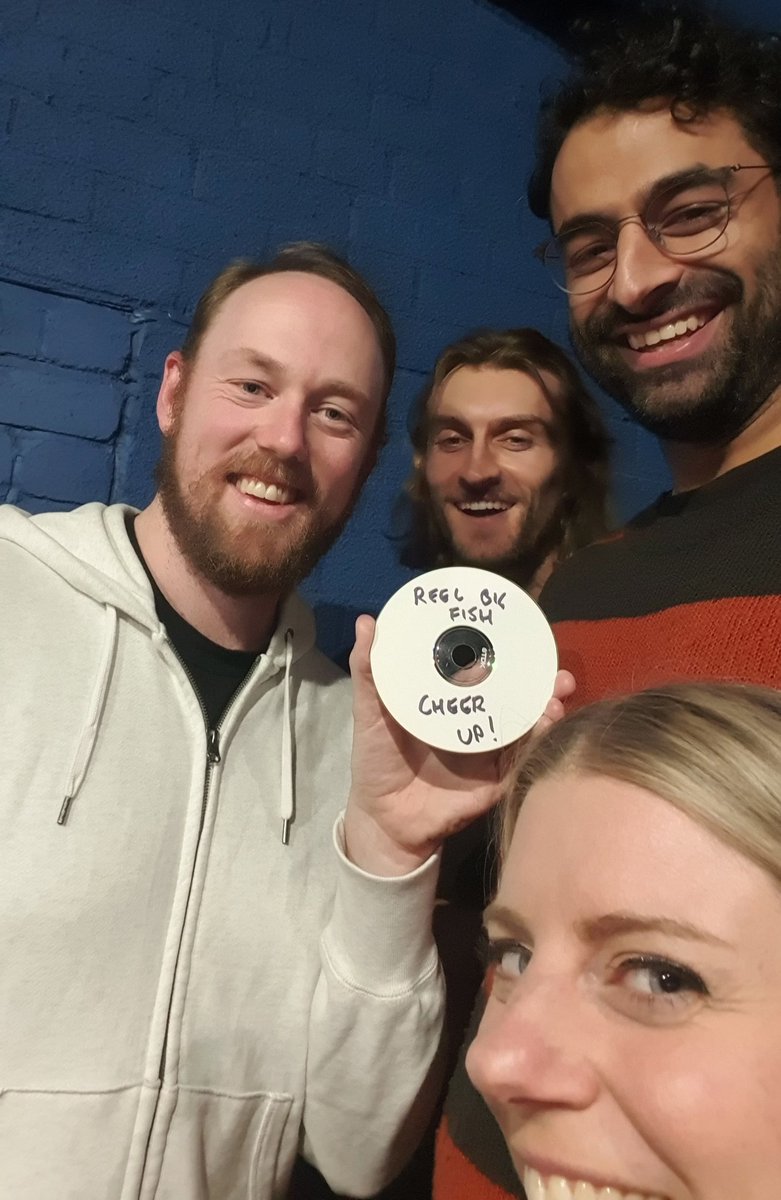 Firdflu's tweet photo. One of the most incredible moments in my life. @PeterTheJones found a burnt cd of @ReelBigFish, Cheer Up, in his hoodie &amp; gave it to me. It's rare that u receive receive gift that makes u do whats written on it. @joegreencomedy
@bokla Show respect to old burnt CDs &amp; 90s ska bands https://t.co/Tj7eVleAGl
