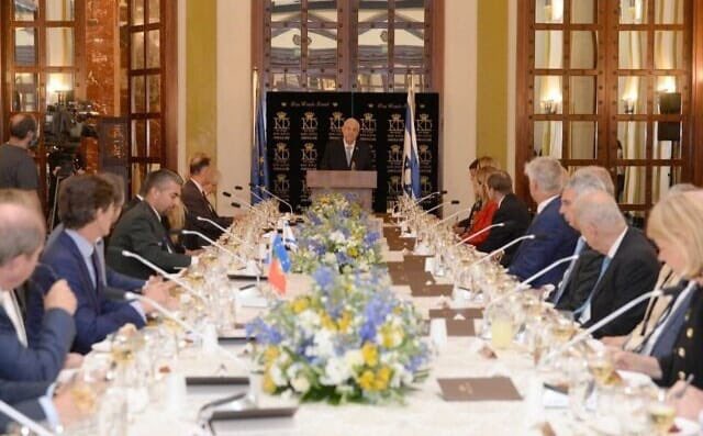 Honored to meet President Rivlin with EU colleagues for a farewell lunch. I expressed our solidarity to Israel in these difficult days and thanked the President for his support to enhance 🇮🇱 🇮🇹 relations during his tenure, wishing him all the best from our country and our people.